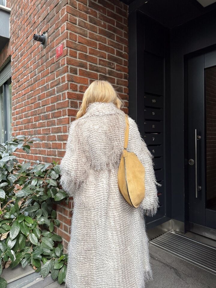 KREM KIRÇILLI UZUN İTHAL KÜRK