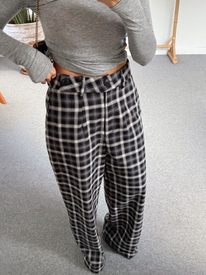 SİYAH-BEYAZ EKOSE DESEN PANTOLON