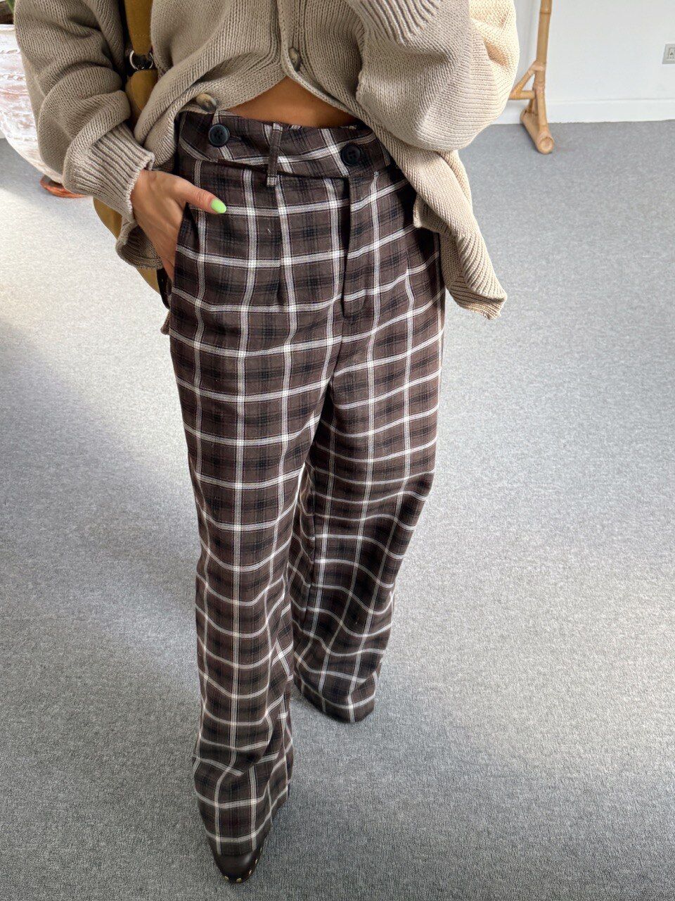 KREM-KAHVE EKOSE DESEN PANTOLON