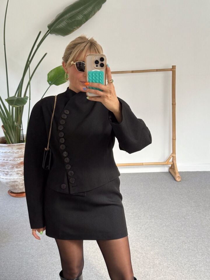 SİYAH DÜĞME TASARIM CEKET ETEK TAKIM