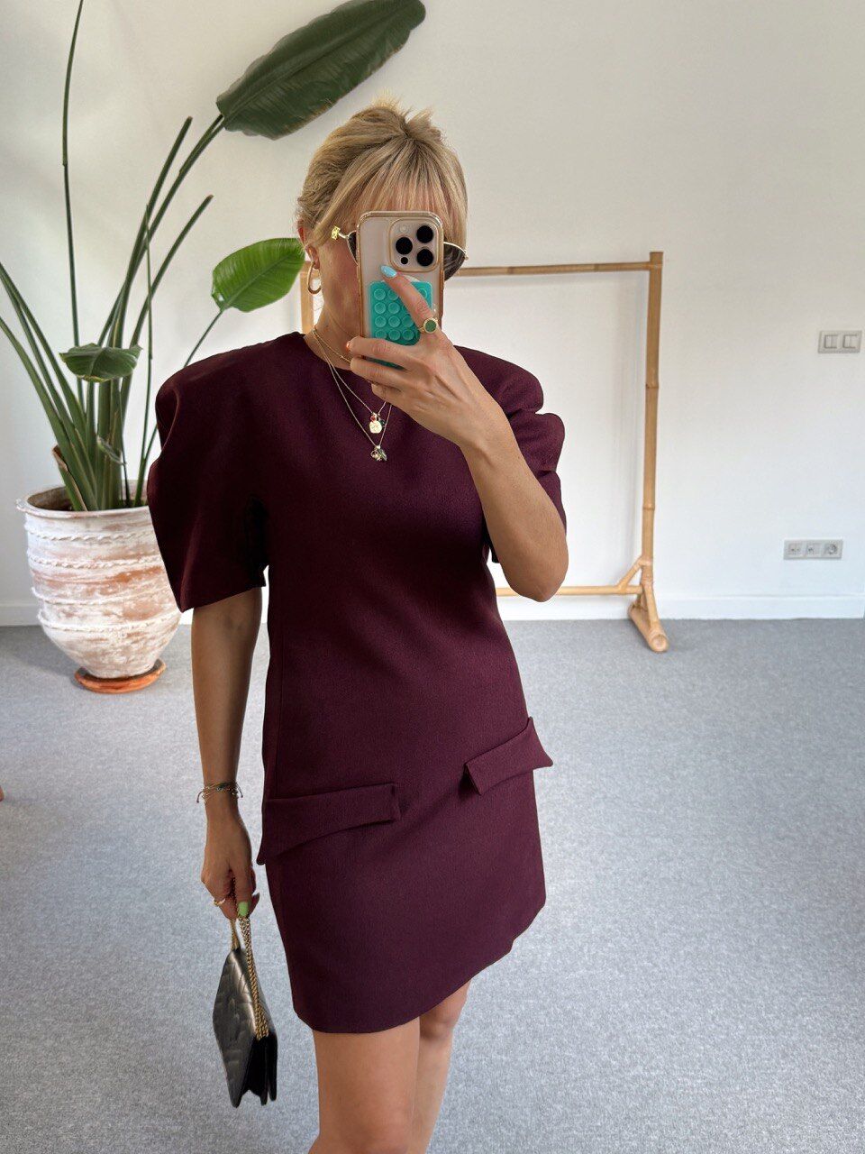 BORDO BOMBE OMUZLU ELBİSE