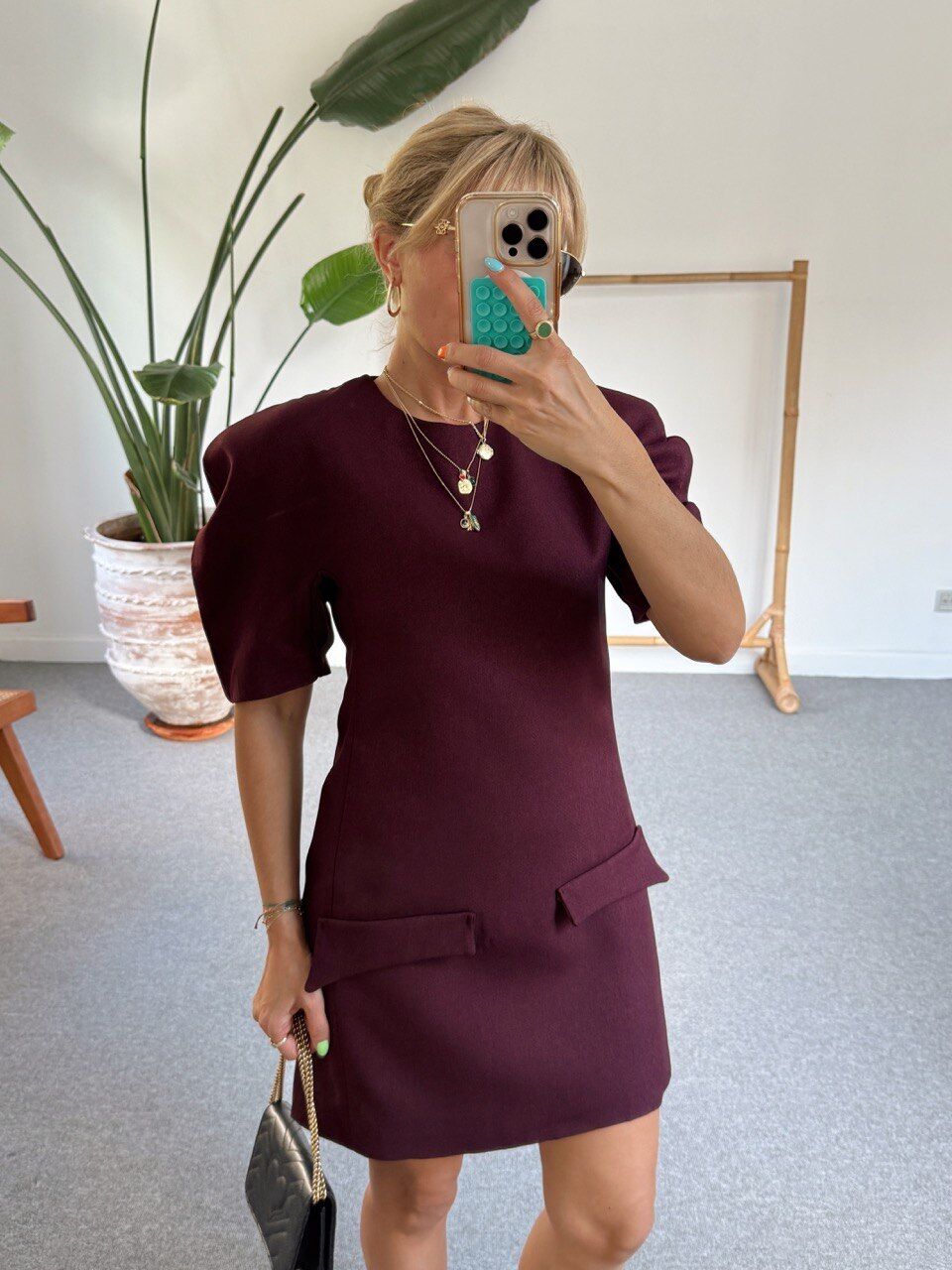 BORDO BOMBE OMUZLU ELBİSE