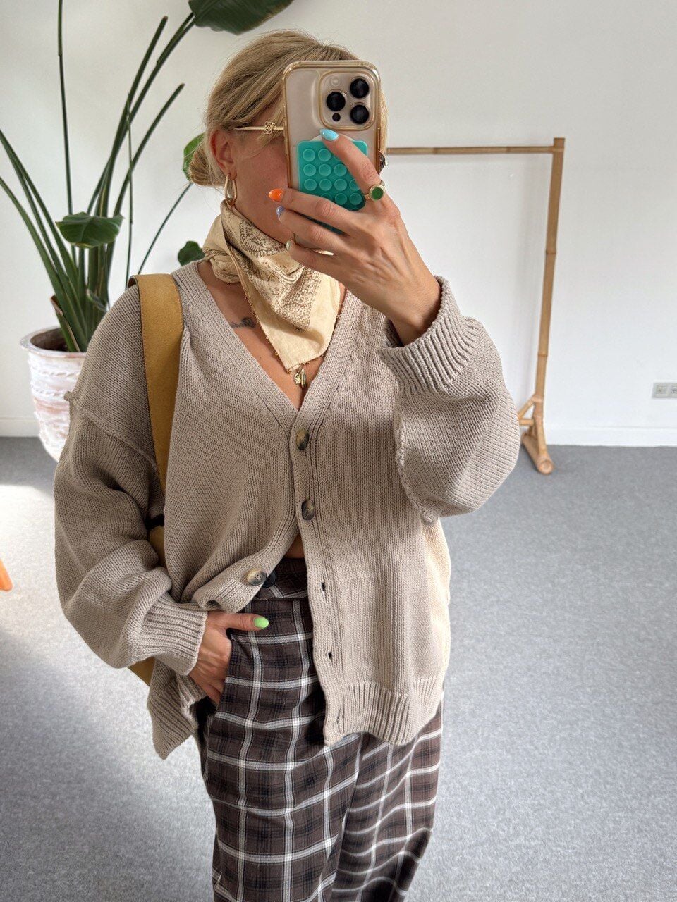 VİZON V YAKA DÜĞMELİ HIRKA