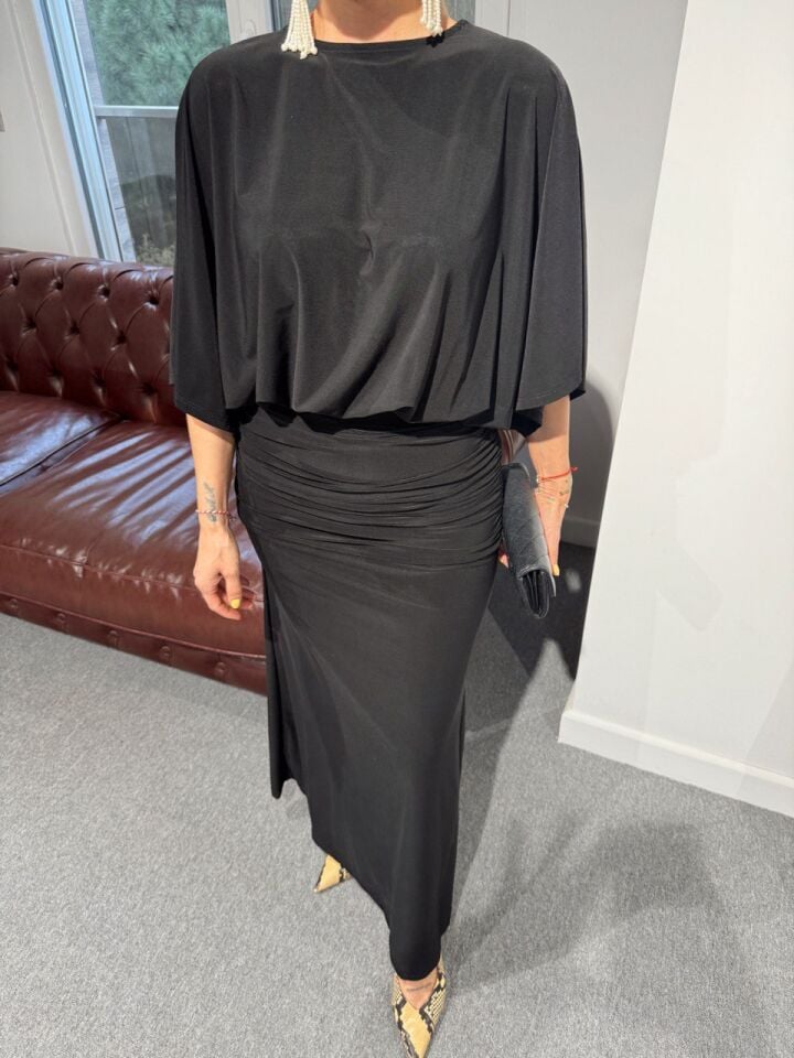 SİYAH YARASA KOL DRAPELİ ELBİSE