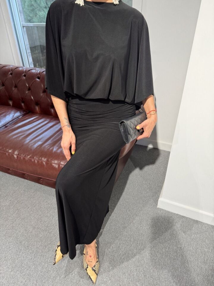 SİYAH YARASA KOL DRAPELİ ELBİSE