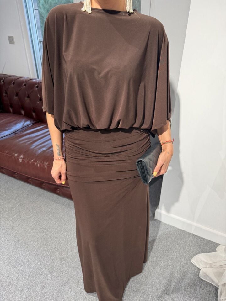 KAHVE YARASA KOL DRAPELİ ELBİSE