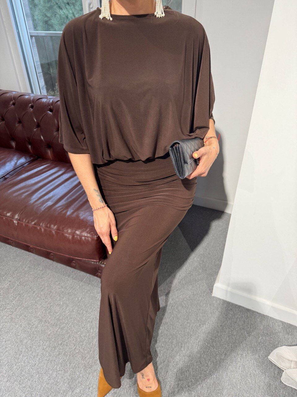 KAHVE YARASA KOL DRAPELİ ELBİSE