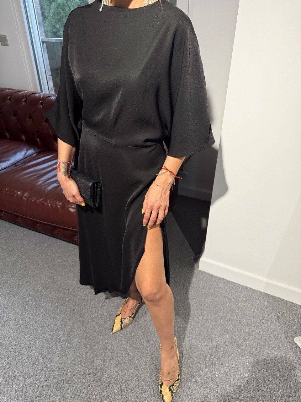 SİYAH YIRTMAÇLI YARASA KOL MAXİ ELBİSE