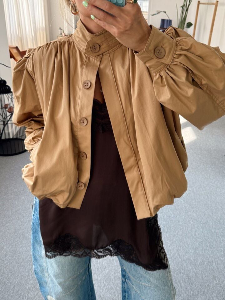 CAMEL PİLİ DETAY VATKALI CEKET