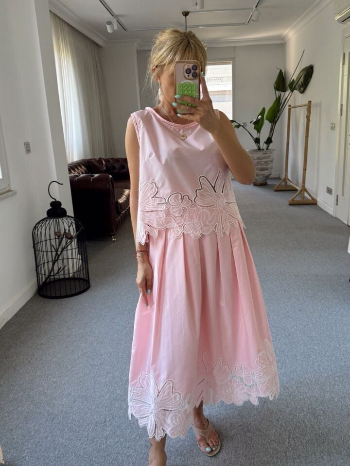 PEMBE GÜPÜRLÜ KOLSUZ BLUZ ETEK İTHAL TAKIM