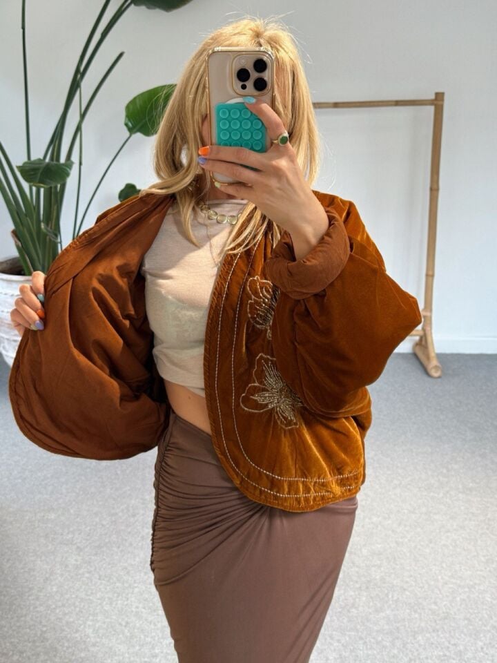 İŞLEMELİ KADİFE İTHAL CEKET