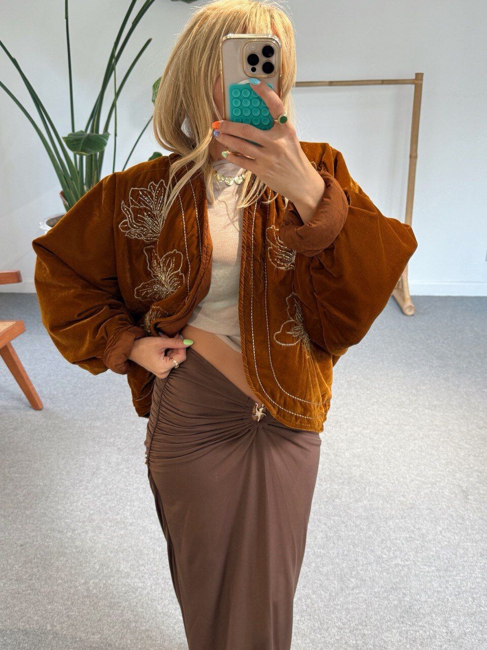 İŞLEMELİ KADİFE İTHAL CEKET