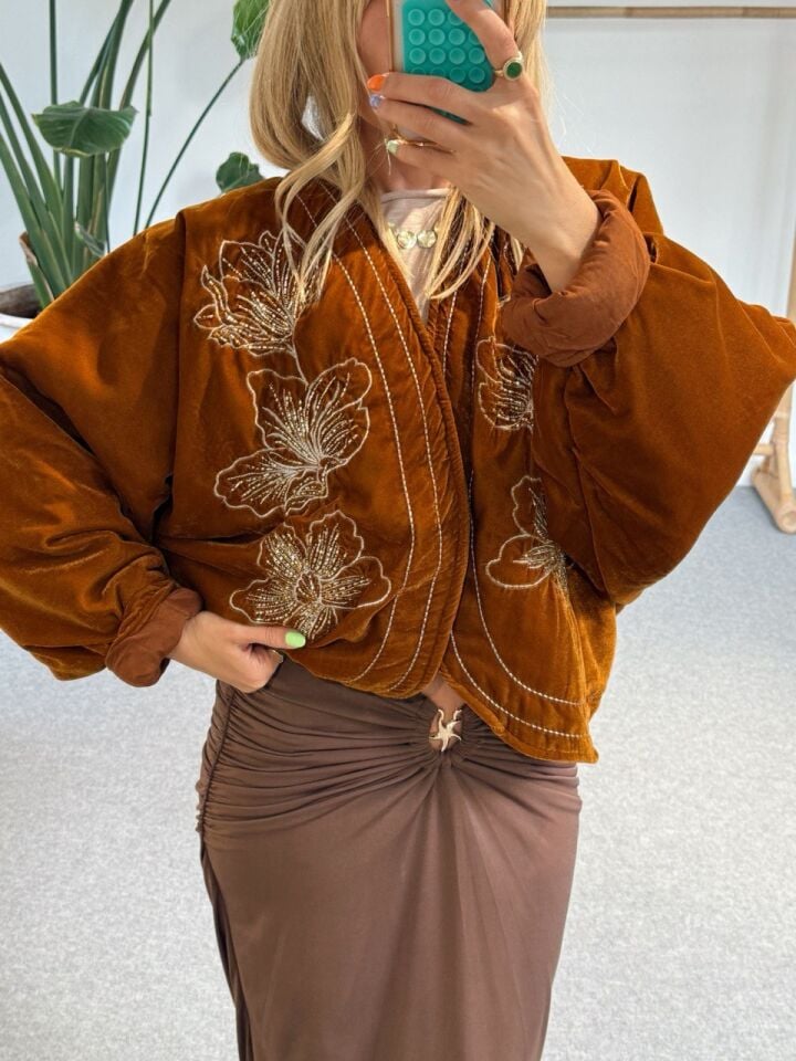 İŞLEMELİ KADİFE İTHAL CEKET