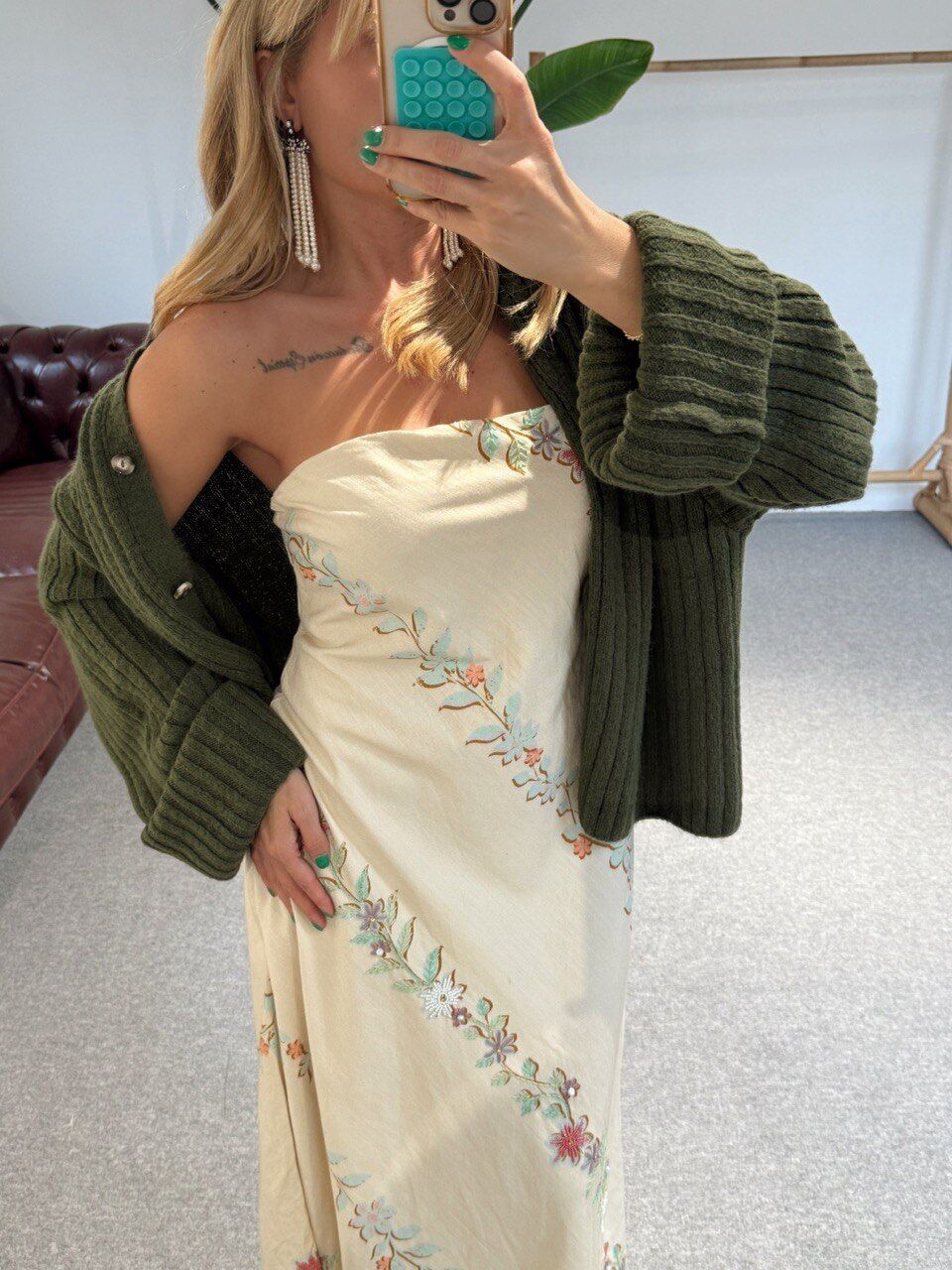 BONCUK İŞLEMELİ STRAPLEZ İTHAL ELBİSE