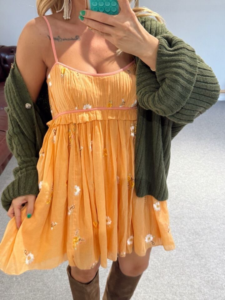 TURUNCU ÇİÇEK DESENLİ İTHAL ELBİSE