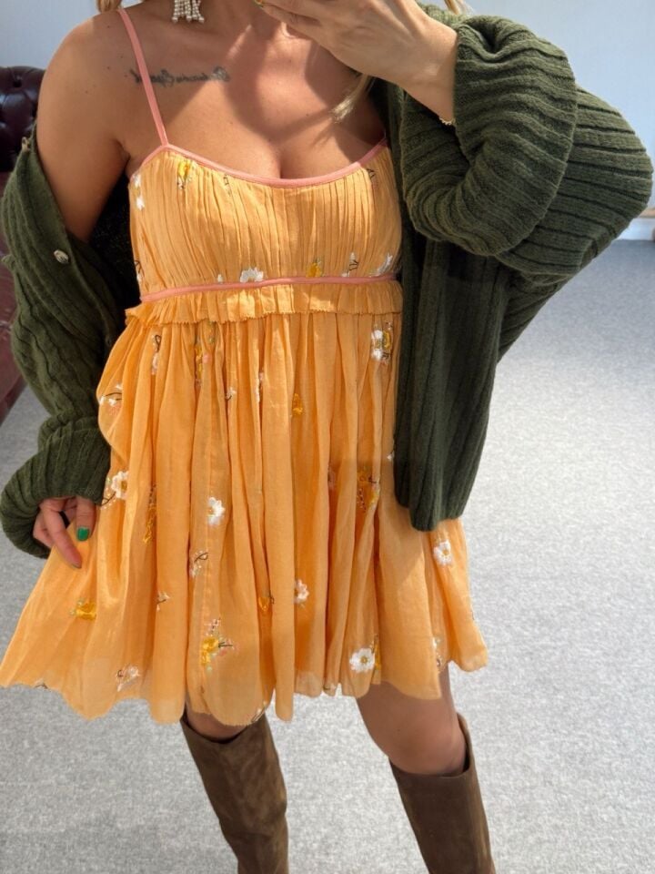 TURUNCU ÇİÇEK DESENLİ İTHAL ELBİSE