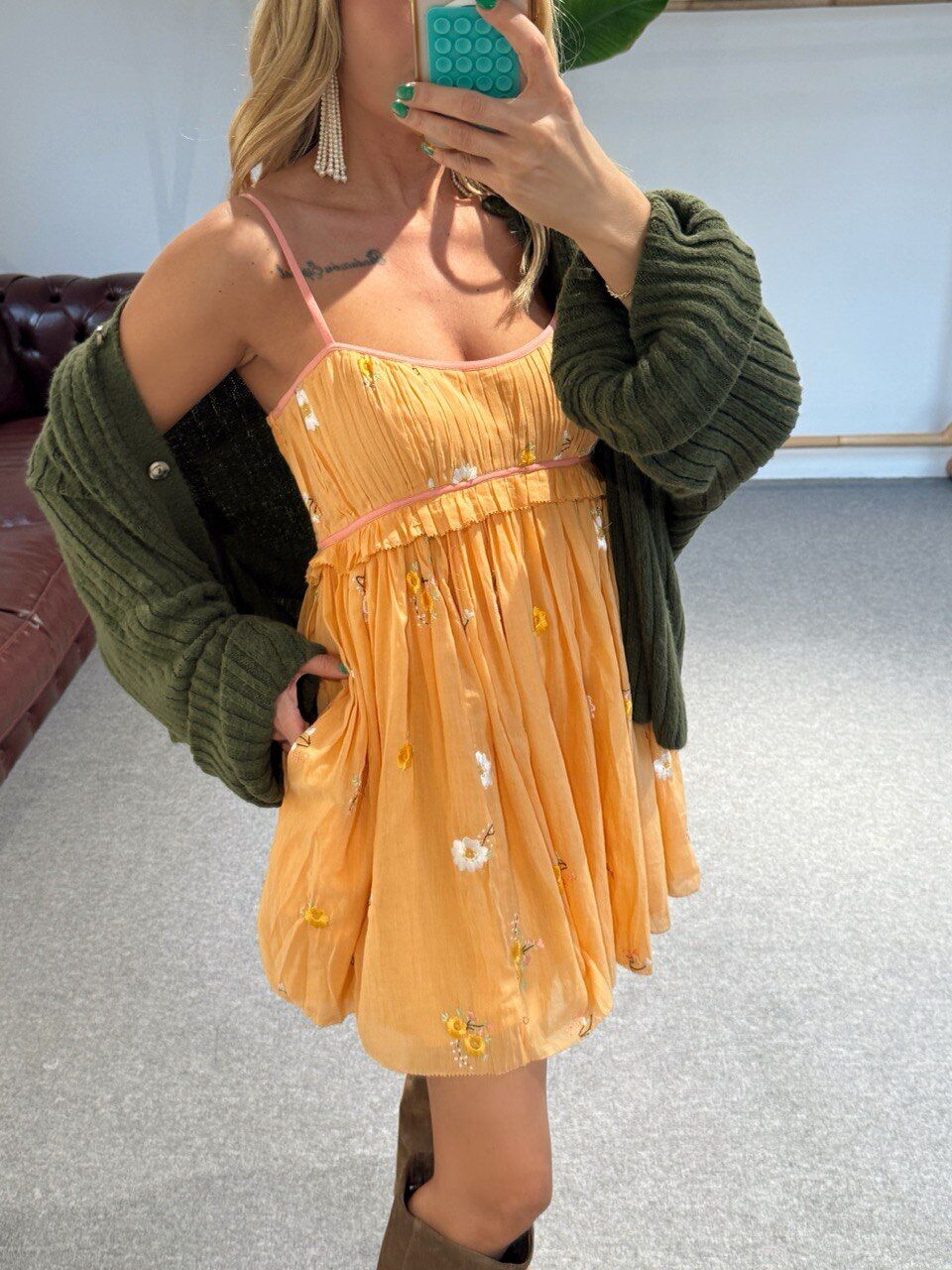TURUNCU ÇİÇEK DESENLİ İTHAL ELBİSE