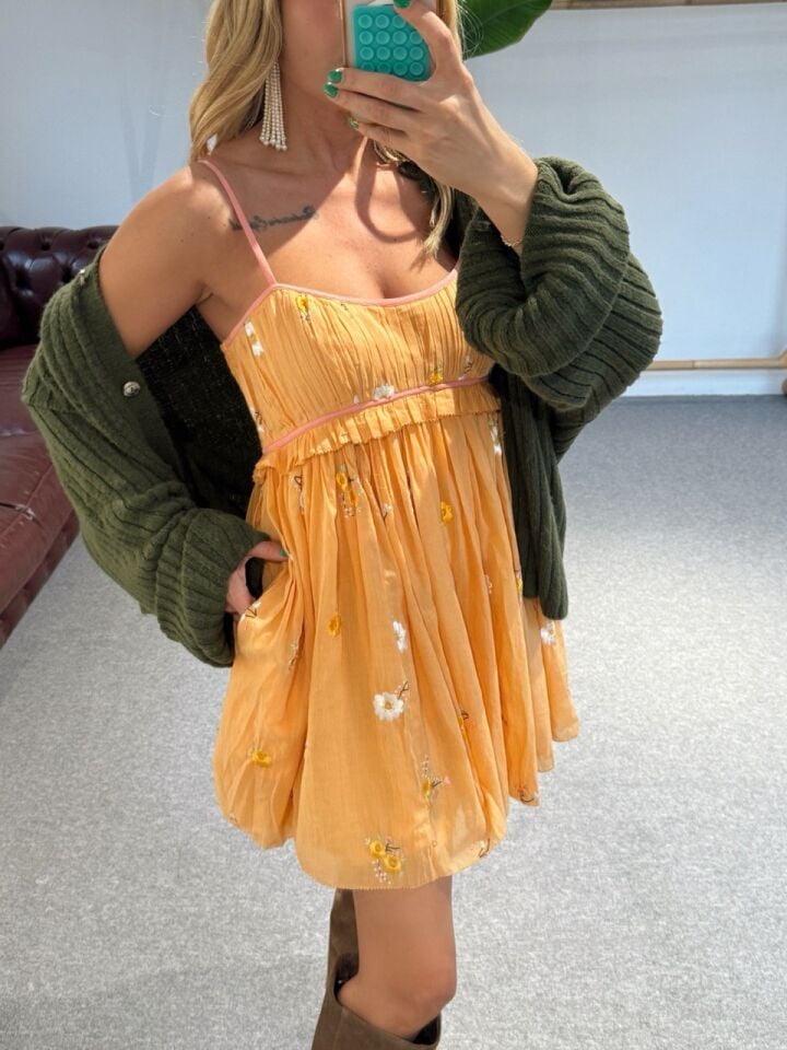 TURUNCU ÇİÇEK DESENLİ İTHAL ELBİSE