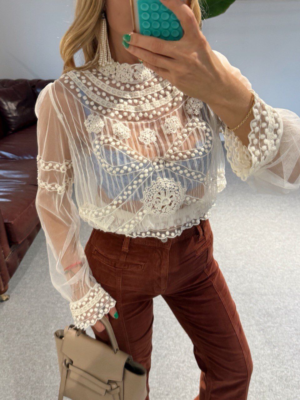 TRANSPARAN İŞLEMELİ TÜL İTHAL BLUZ