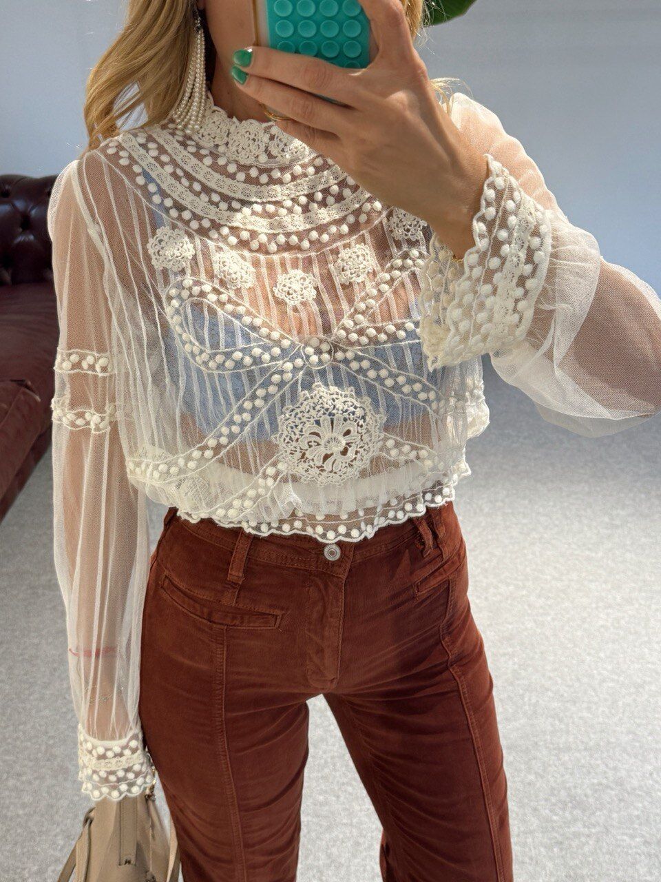 TRANSPARAN İŞLEMELİ TÜL İTHAL BLUZ