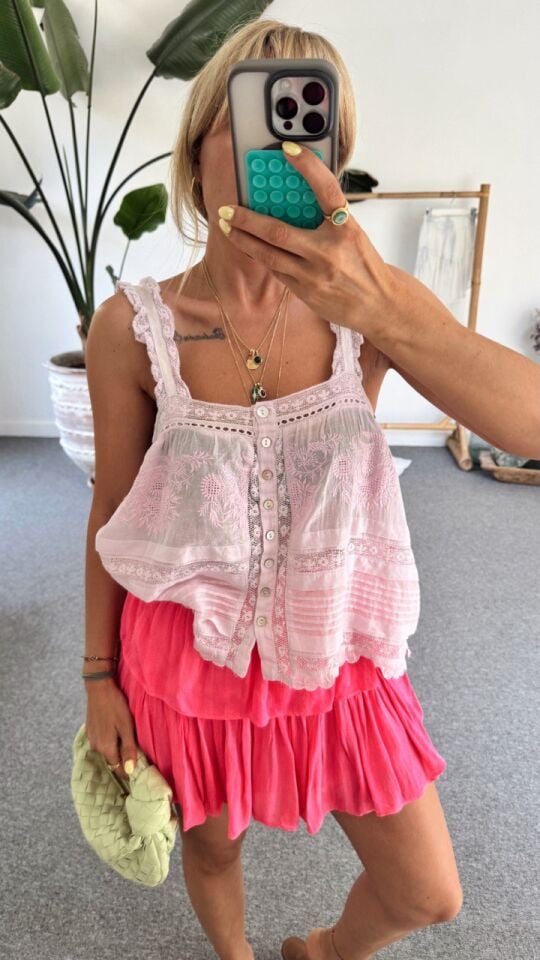 PUDRA DÜĞME DETAY İŞLEMELİ İTHAL BLUZ