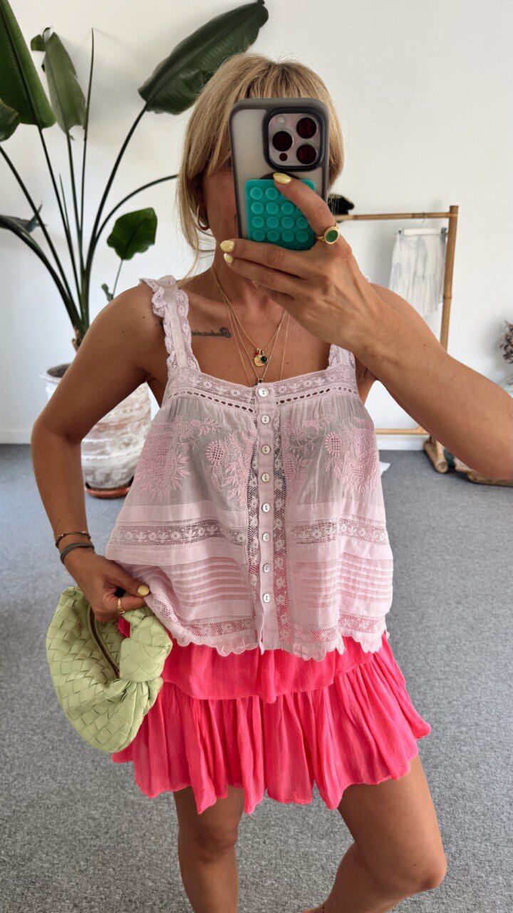 PUDRA DÜĞME DETAY İŞLEMELİ İTHAL BLUZ