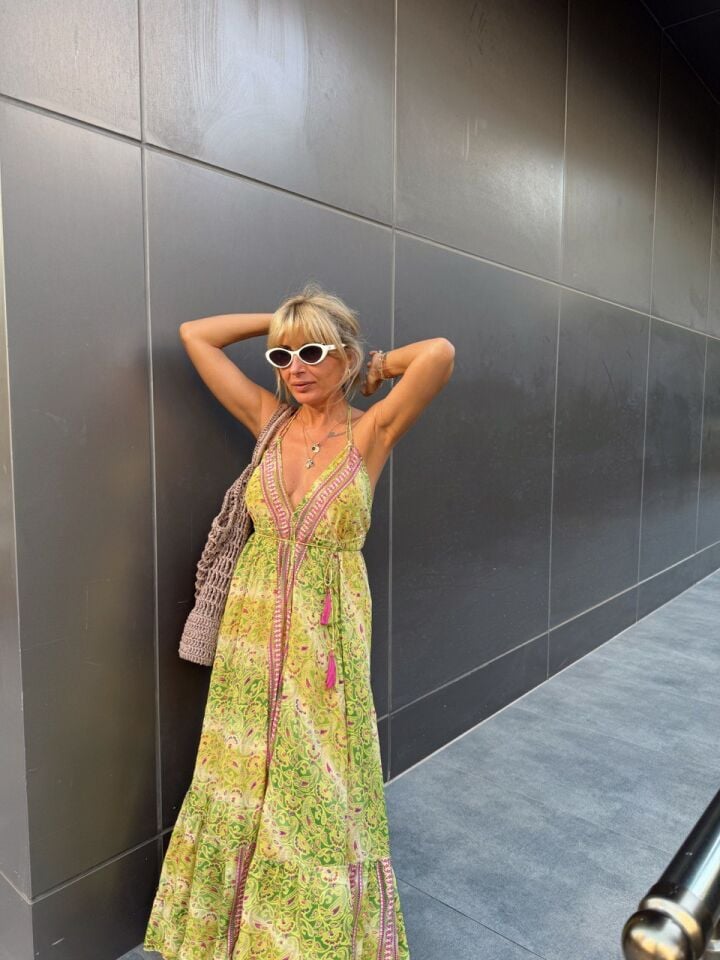 YEŞİL - MOR DESENLİ SIRT DEKOLTELİ İTHAL ELBİSE