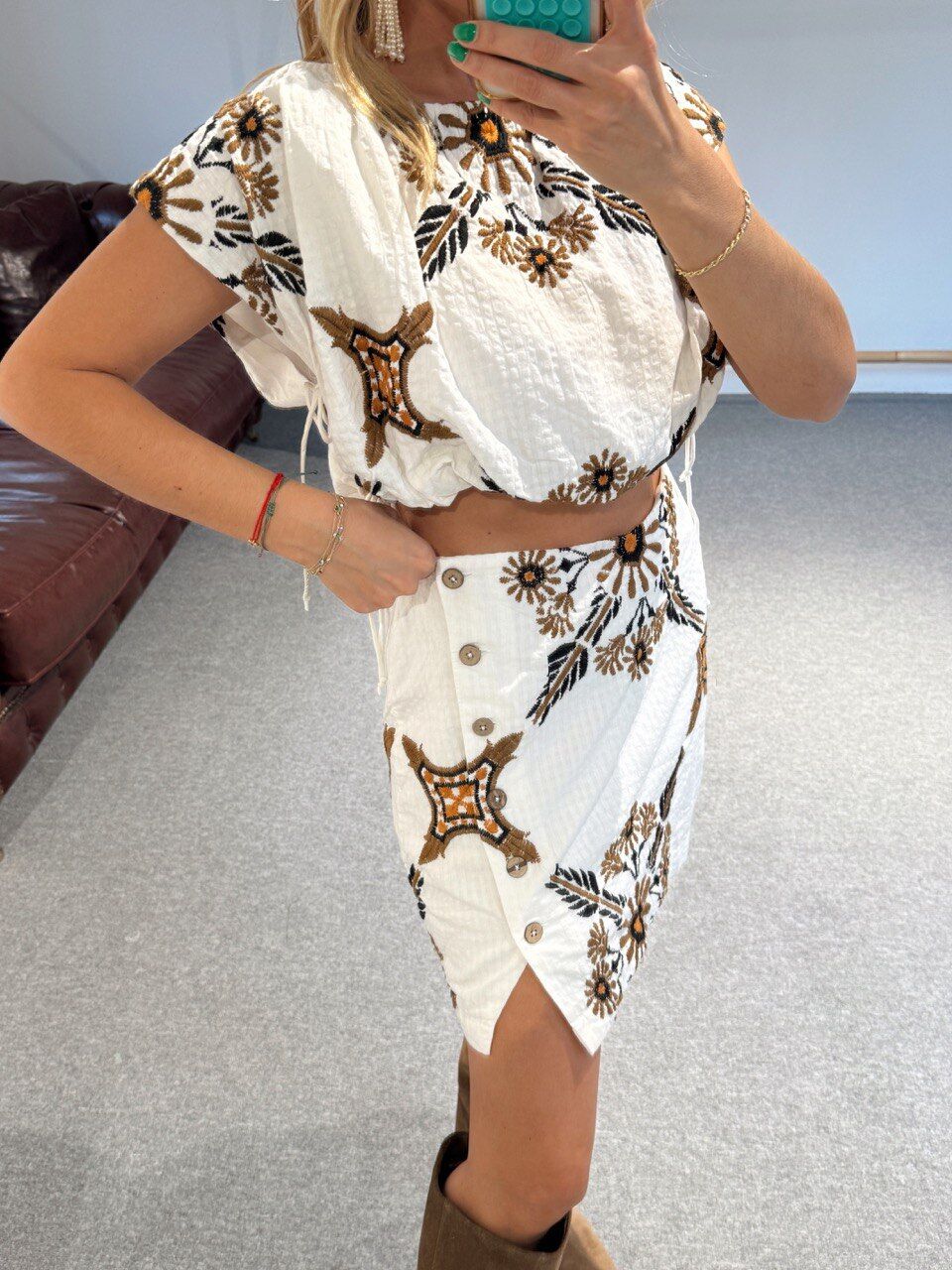 BEYAZ İŞLEMELİ DÜĞME DETAY İTHAL ELBİSE