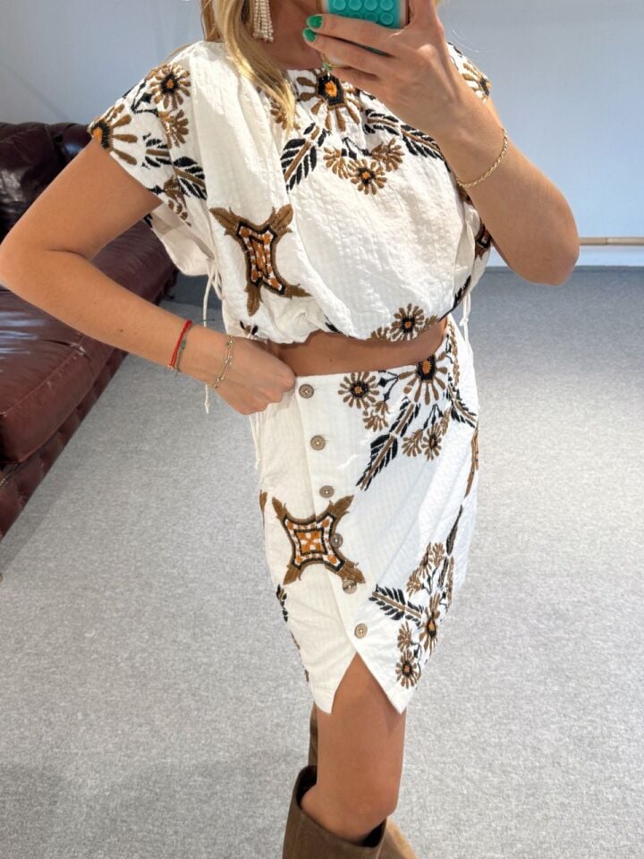 BEYAZ İŞLEMELİ DÜĞME DETAY İTHAL ELBİSE