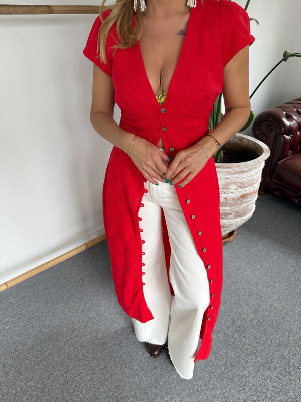 DOKULU KUMAŞ KIRMIZI İTHAL MİDİ ELBİSE