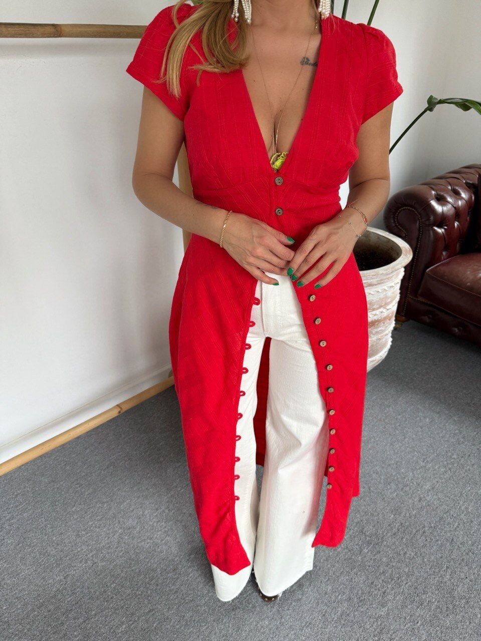 DOKULU KUMAŞ KIRMIZI İTHAL MİDİ ELBİSE