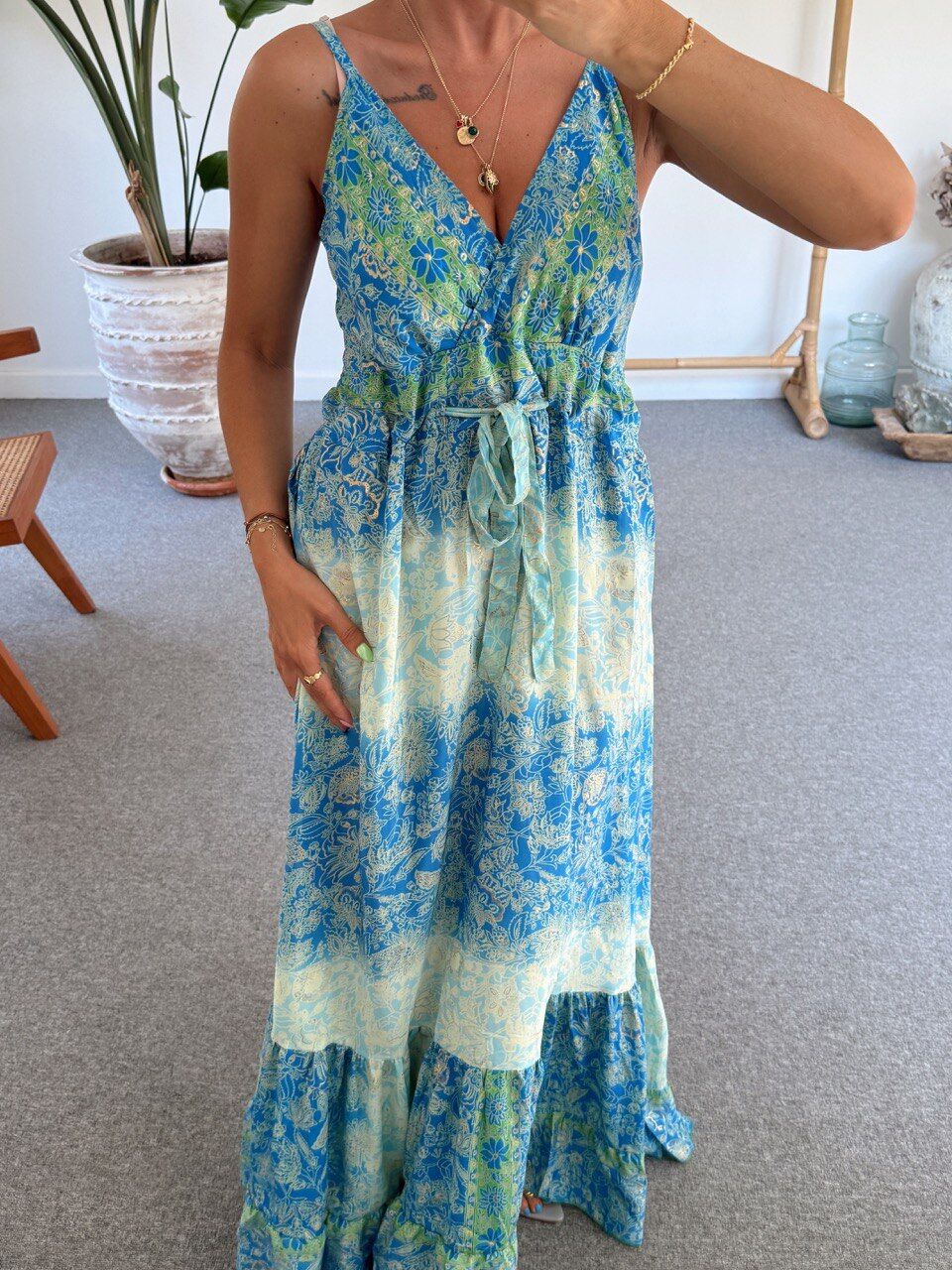 MAVİ - MİNT DESENLİ SIRT DEKOLTELİ İTHAL ELBİSE