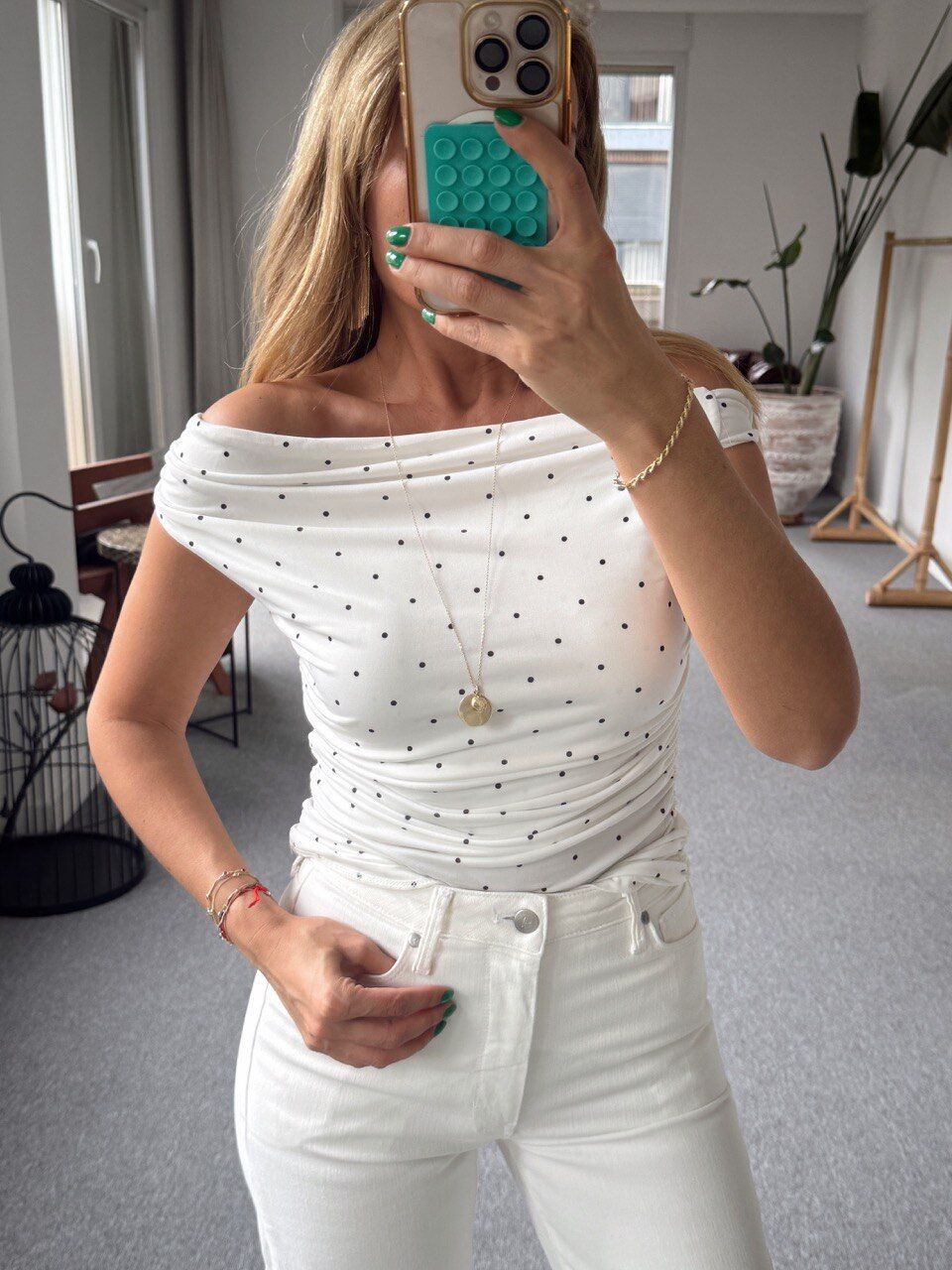 BEYAZ PUANTİYELİ BLUZ