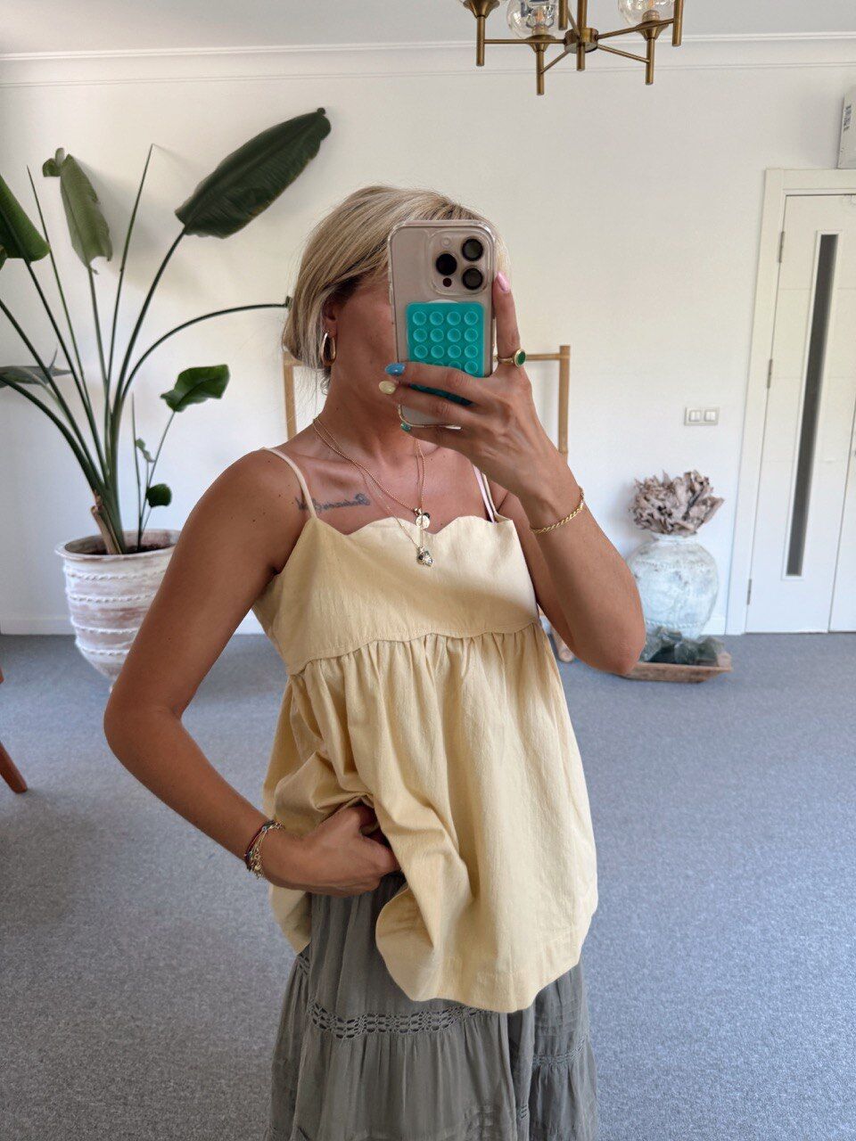 SARI KETEN ASKILI İTHAL BLUZ