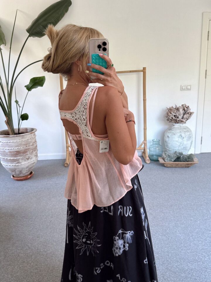 YAVRUAĞZI DANTEL DETAY SIRT DEKOLTELİ İTHAL BLUZ