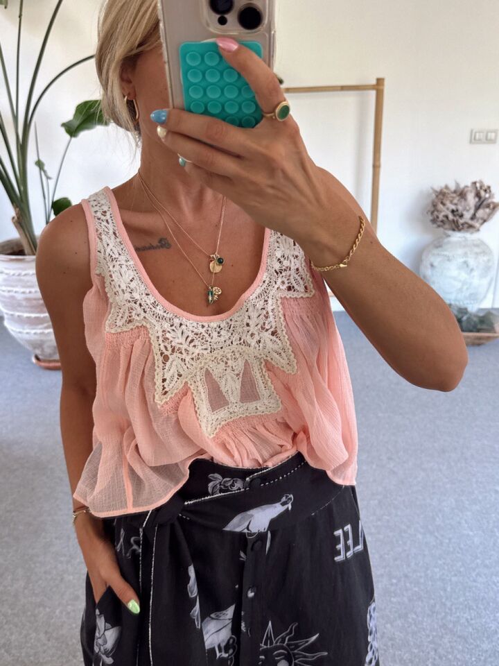 YAVRUAĞZI DANTEL DETAY SIRT DEKOLTELİ İTHAL BLUZ