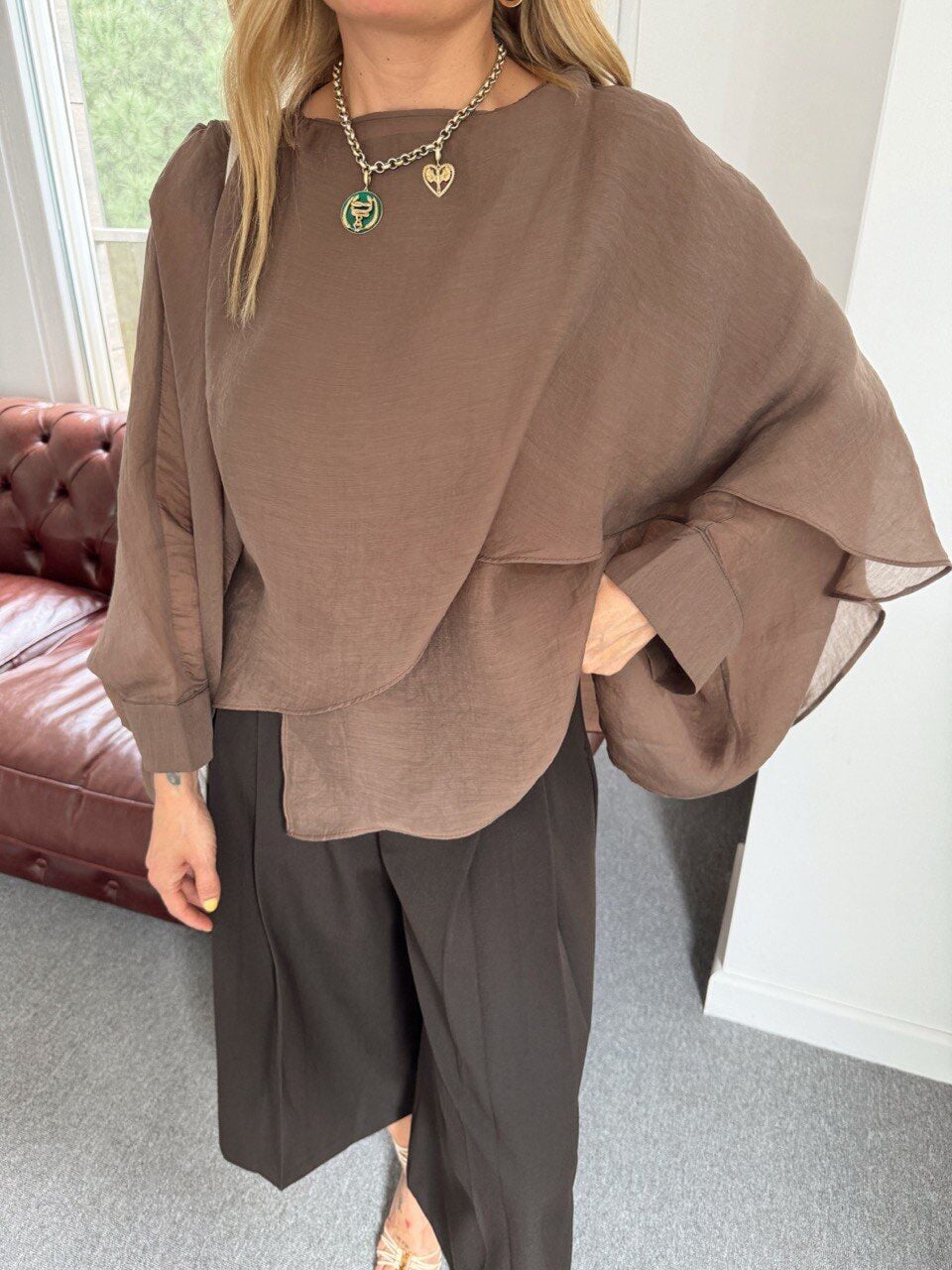 KAHVE PELERİN DETAYLI ŞİFON BLUZ