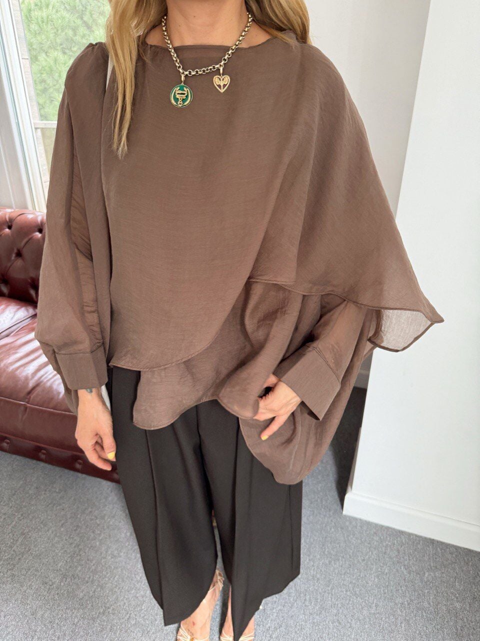 KAHVE PELERİN DETAYLI ŞİFON BLUZ
