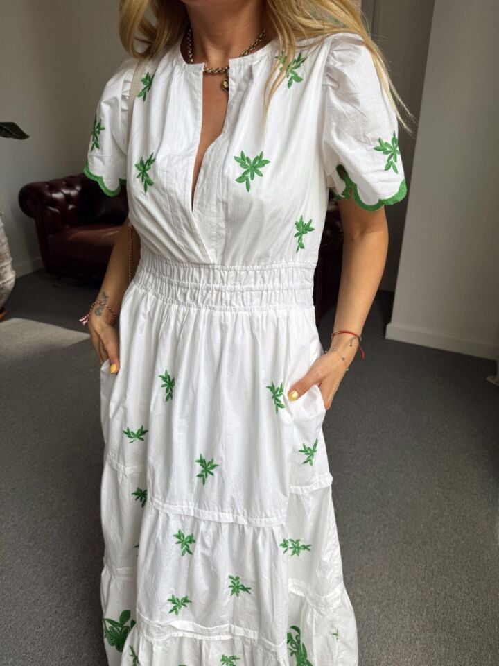 BEYAZ-YEŞİL İŞLEMELİ İTHAL ELBİSE