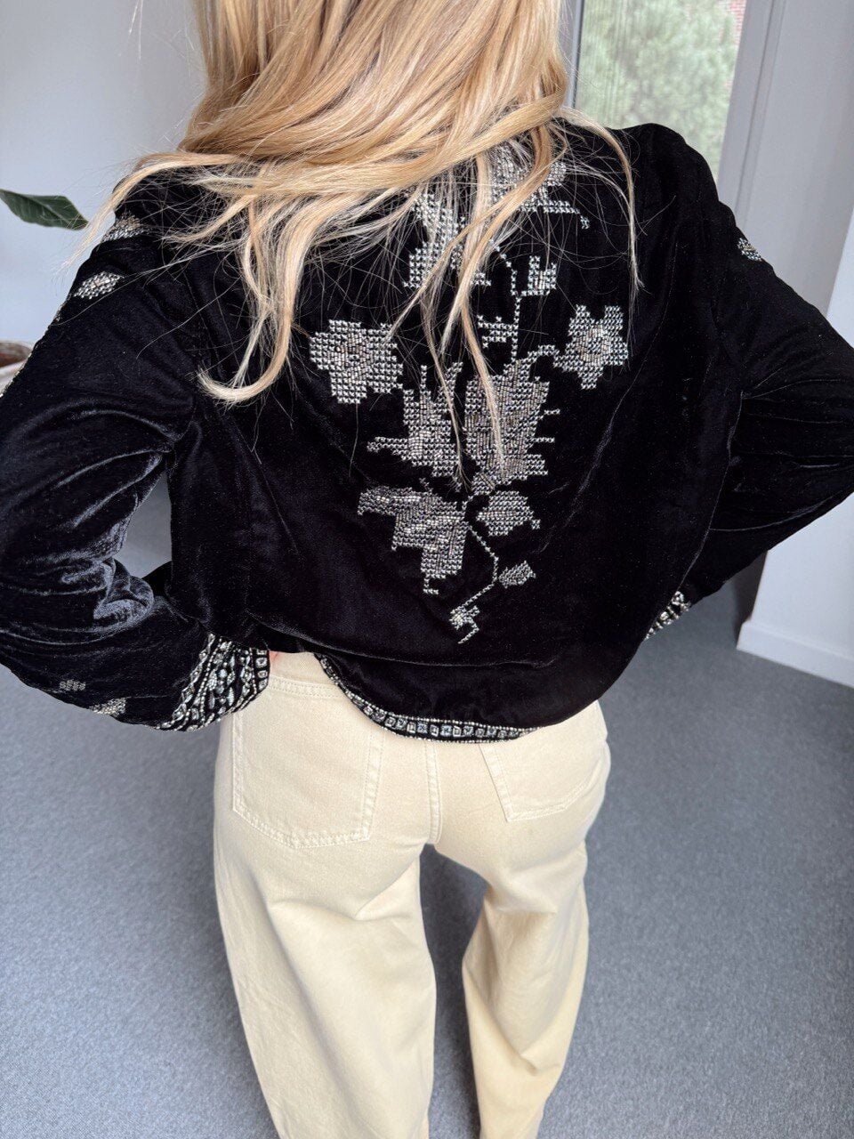 SİYAH KADİFE BONCUK İŞLEMELİ İTHAL CEKET