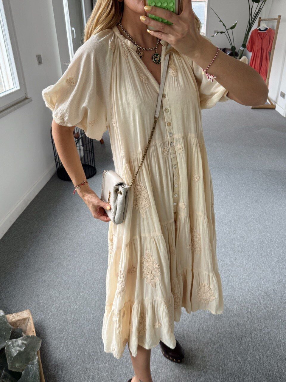 KREM İŞLEMELİ KOL DETAY İTHAL ELBİSE