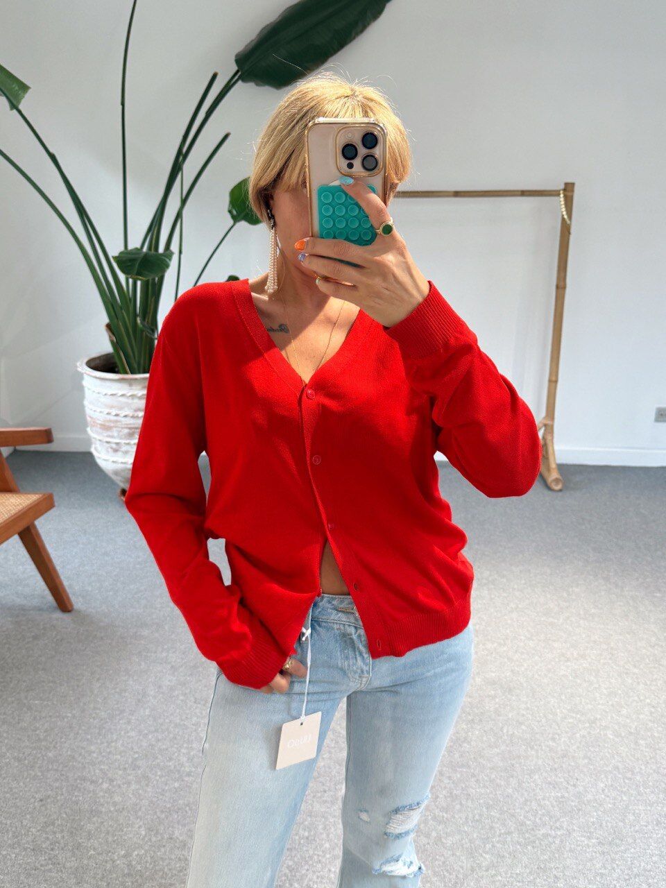 KIRMIZI V YAKA DÜĞMELİ HIRKA