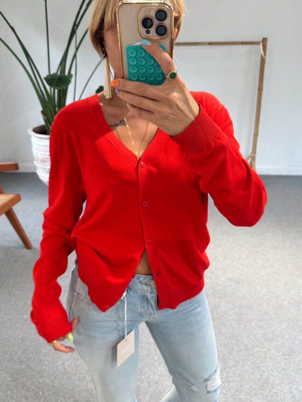 KIRMIZI V YAKA DÜĞMELİ HIRKA