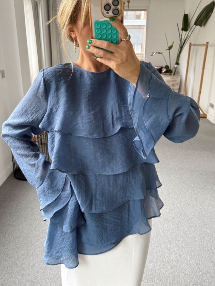 MAVİ KAT KAT VOLANLI BLUZ