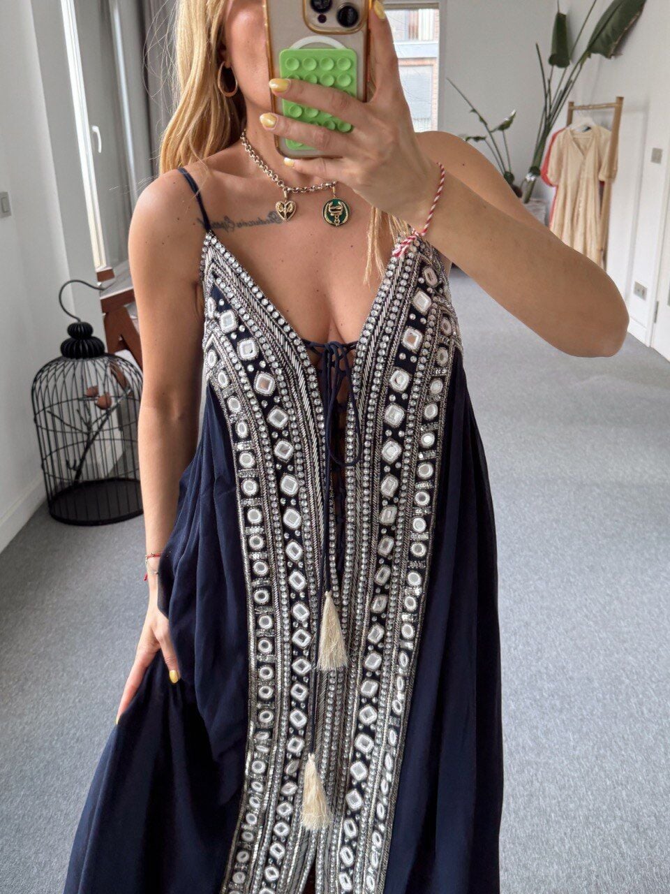 LACİVERT TAŞ İŞLEMELİ İTHAL ELBİSE