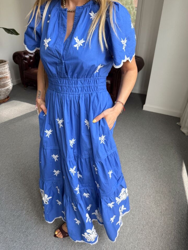 MAVİ-BEYAZ İŞLEMELİ İTHAL ELBİSE