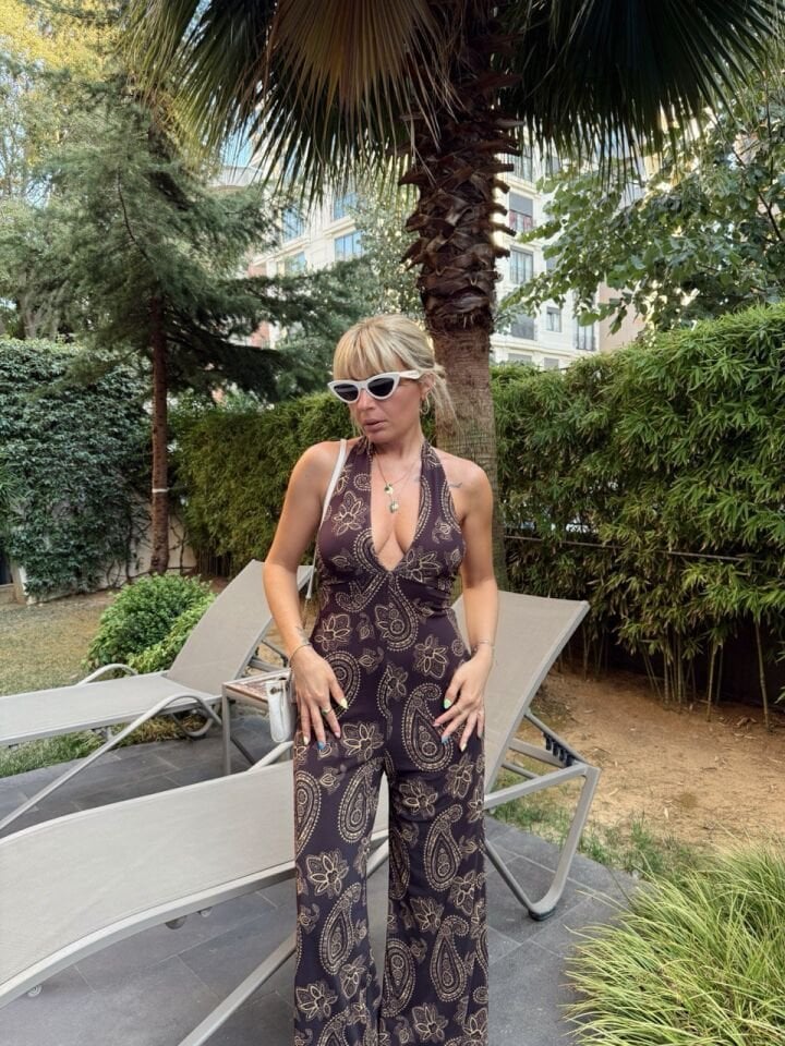 KAHVERENGİ DESENLİ ASTARLI SIRT DEKOLTELİ TULUM