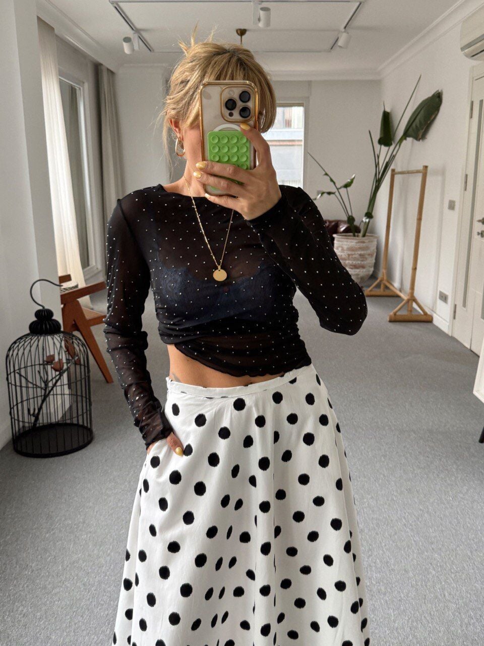 SİYAH TAŞ DETAY TRANSPARAN BLUZ