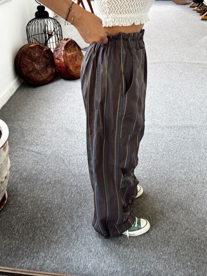 KAHVERENGİ ÇİZGİLİ PARAŞÜT PANTOLON