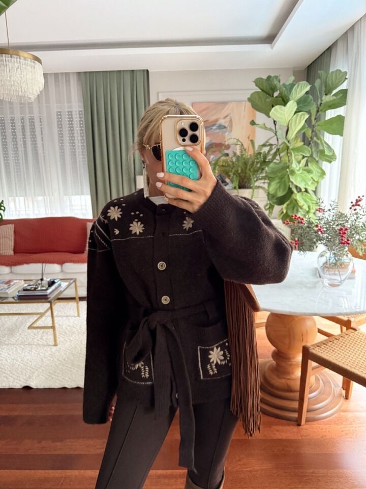 KAHVE NAKIŞLI BELDEN KUŞAKLI YÜN HIRKA